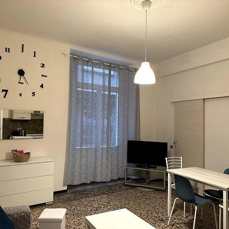 Ridi Che Ti Passa In Vico Del Fieno Appartement Genua Buitenkant foto
