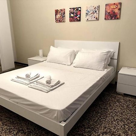 Ridi Che Ti Passa In Vico Del Fieno Appartement Genua Buitenkant foto