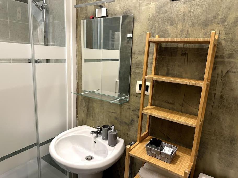 Ridi Che Ti Passa In Vico Del Fieno Appartement Genua Buitenkant foto