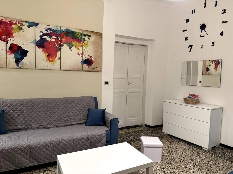 Ridi Che Ti Passa In Vico Del Fieno Appartement Genua Buitenkant foto