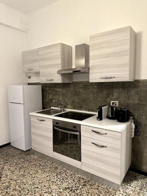 Ridi Che Ti Passa In Vico Del Fieno Appartement Genua Buitenkant foto