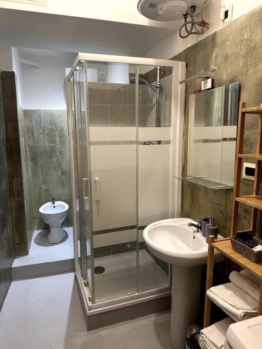 Ridi Che Ti Passa In Vico Del Fieno Appartement Genua Buitenkant foto